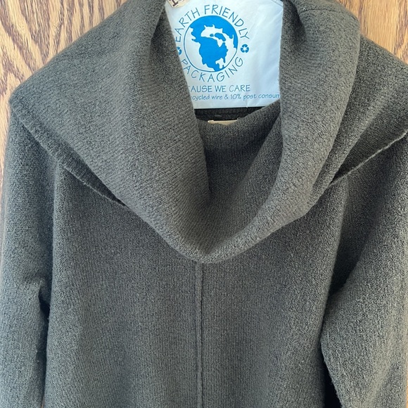 YES LOLA SWEATER GREEN SIZE LARGE - Picture 2 of 4